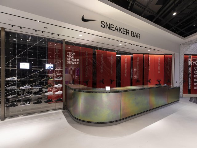 Nike_sneakers_bar